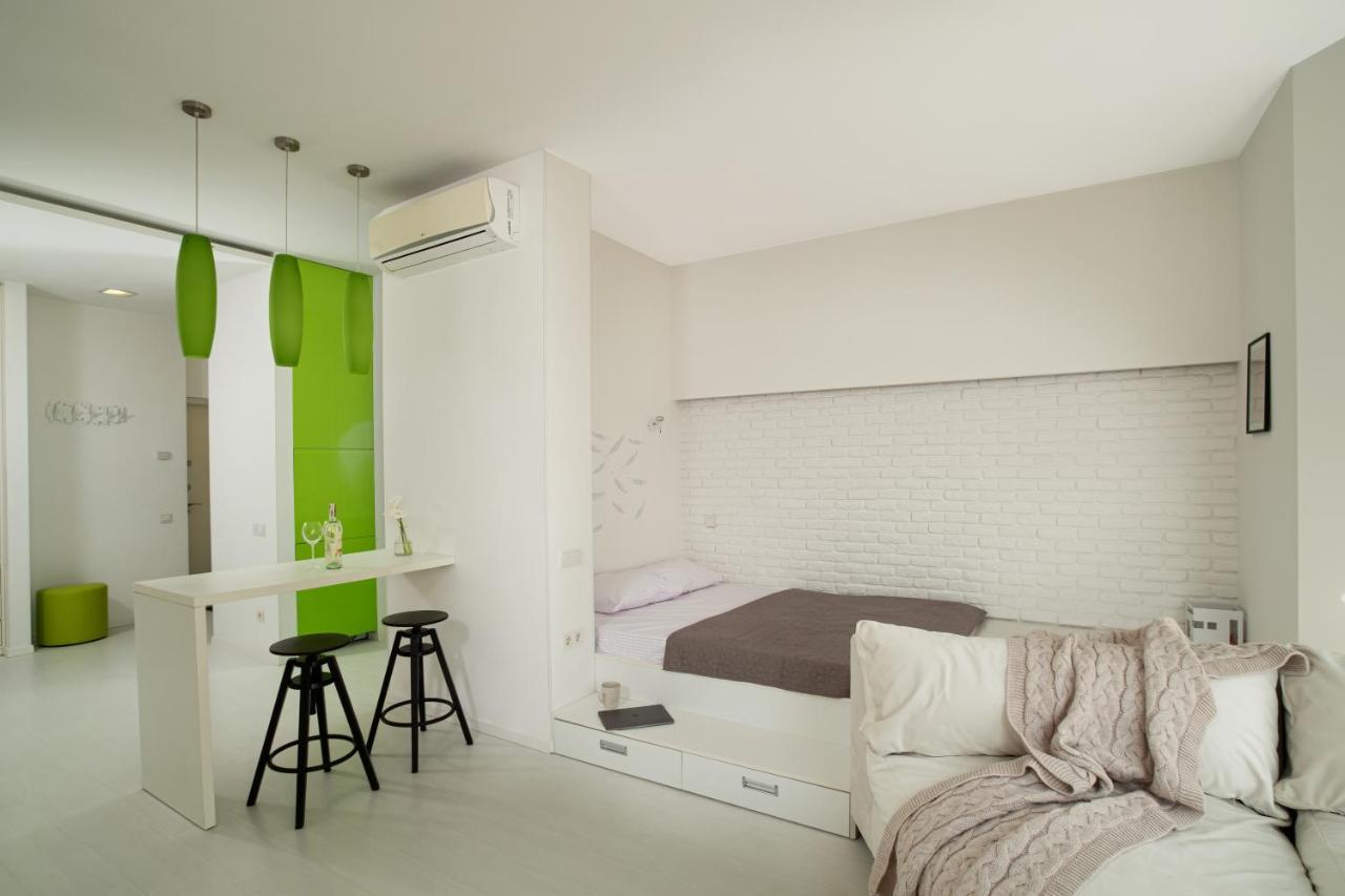 White Attic Apartment Odessa Exteriör bild